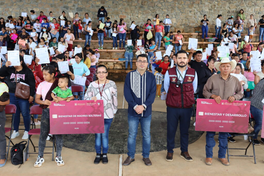 Entrega de Tarjetas de Programas Sociales en Pachuca